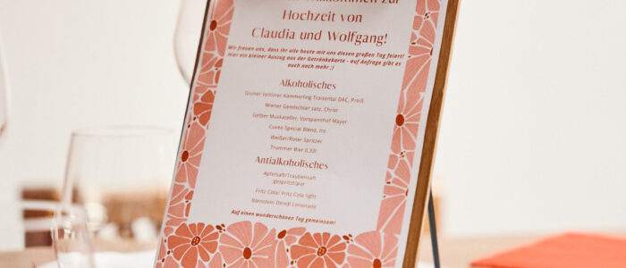 Hochzeitsmenü Getränkekarte und Programmheft für Hochzeit in rot, Tischaufsteller